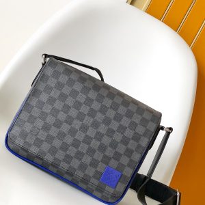 p570 ChipDynamic Chip N00085 Top-Tier Authentic Exclusive Actual Shots M30969 Blue M42711 Full-Leather Black Check M30861 Green M60831 Silver-Gray M30850 Cross-Hatch M42710 Black Check M46255 Black Floral Men's Free Shipping Messenger Bag Series DISTRICT Small Messenger Bag This District Small Messenger Bag features Damier Infini coated canvas, featuring a magnetic closure and zippered back pocket, enriching daily outings with classic style. Adjustable shoulder strap bears the Louis Vuitton logo. Detailed Features: 26 x 20 x 7 cm